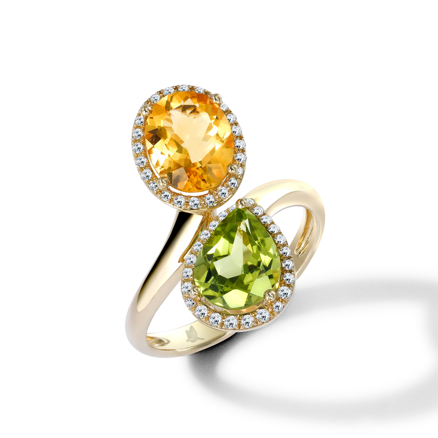 Off set oval citrine and pearshaped peridot ring