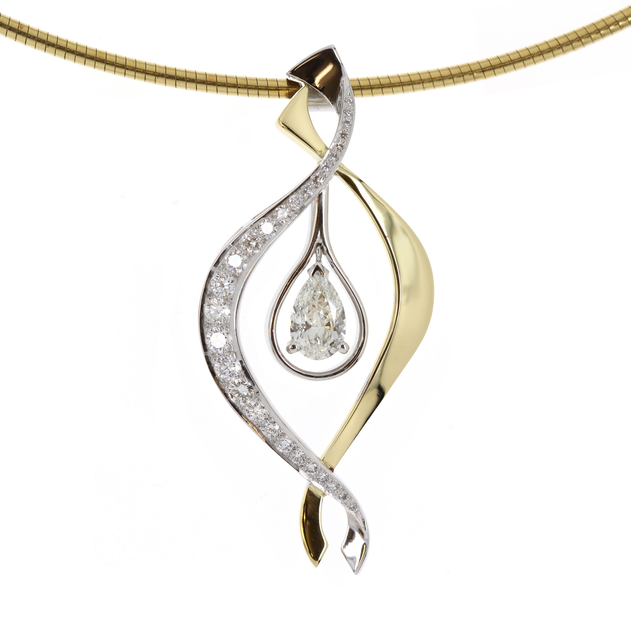 Vera Wang Love Collection 1/4 CT. T.W. Diamond Entwined Circle Pendant in  10K White Gold – 19