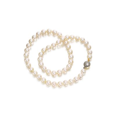 Single row pearl necklace